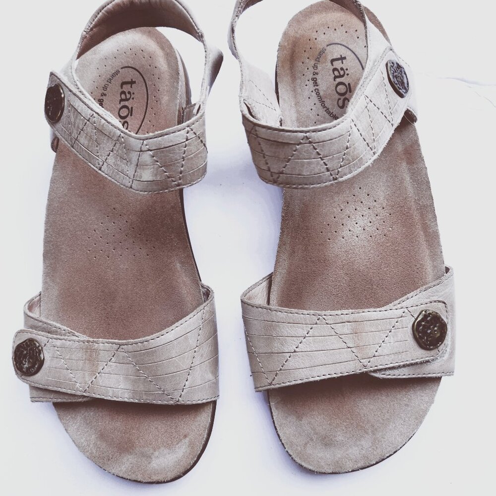 Taos sandals, size 10, beige, velcro adjustable straps
